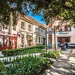 Апартаменти Albina *